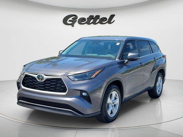 2023 Toyota Highlander LE FWD photo