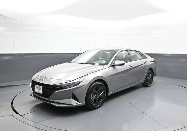 2023 Hyundai Elantra SEL FWD photo