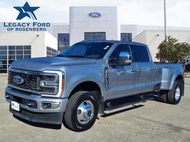 2023 Ford F-350 Super Duty Platinum 4WD photo