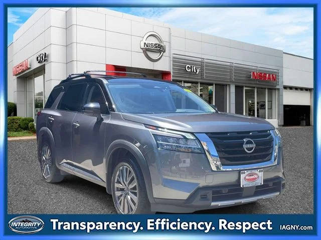 2023 Nissan Pathfinder SL 4WD photo