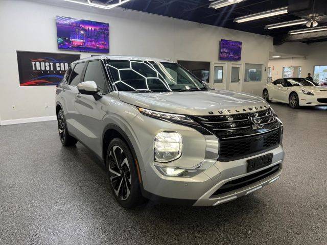 2023 Mitsubishi Outlander SE FWD photo