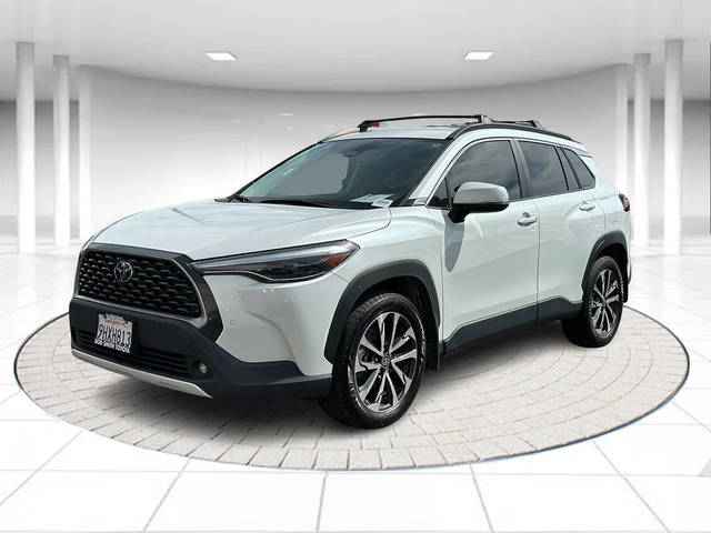 2023 Toyota Corolla Cross XLE FWD photo