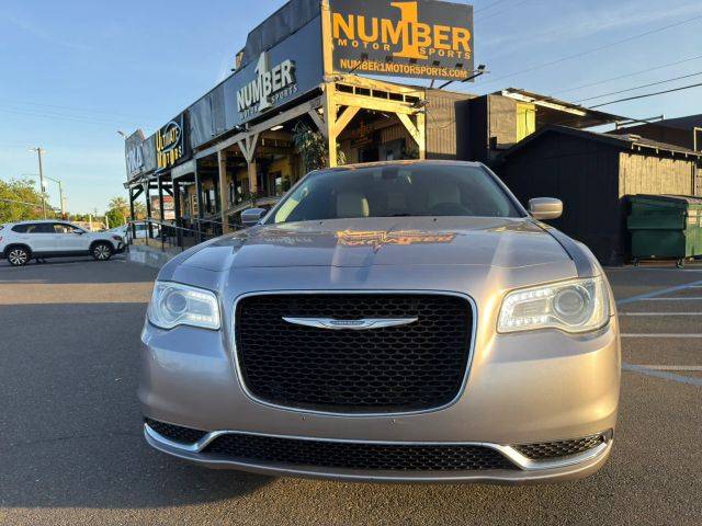 2015 Chrysler 300 Limited RWD photo