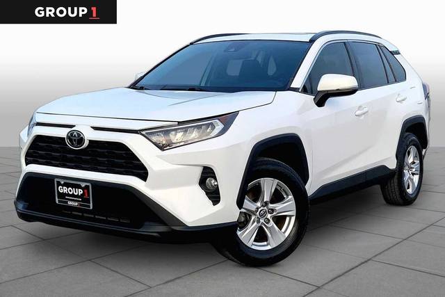 2019 Toyota RAV4 XLE FWD photo