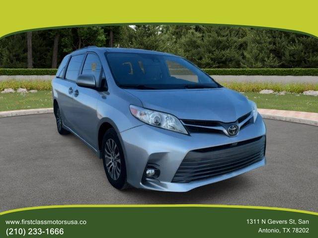 2020 Toyota Sienna XLE FWD photo