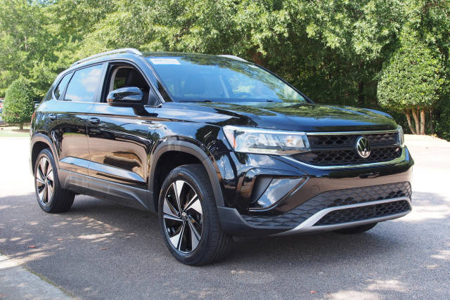 2023 Volkswagen Taos SE AWD photo