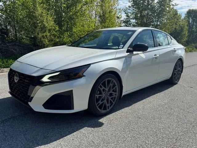 2023 Nissan Altima 2.0 SR FWD photo