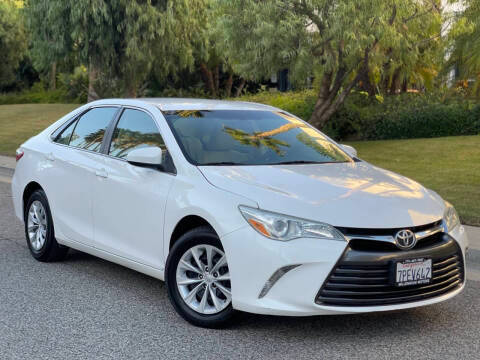 2015 Toyota Camry LE FWD photo