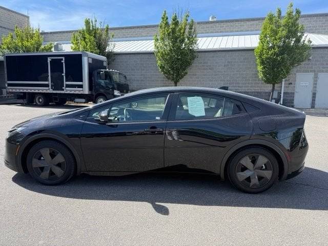 2023 Toyota Prius LE FWD photo