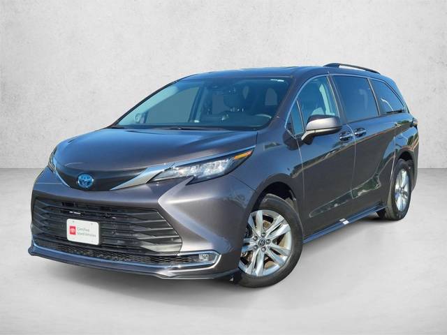 2023 Toyota Sienna XLE FWD photo
