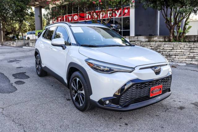 2023 Toyota Corolla Cross Hybrid XSE AWD photo