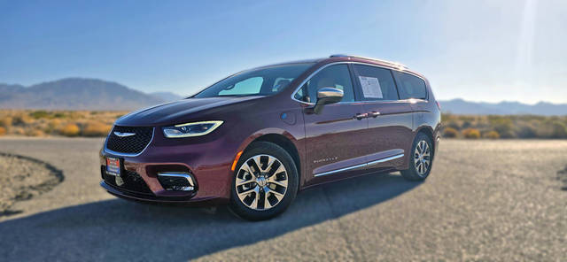 2023 Chrysler Pacifica Minivan Hybrid Pinnacle FWD photo