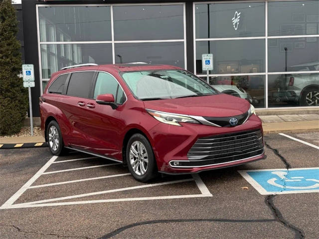 2023 Toyota Sienna Platinum AWD photo