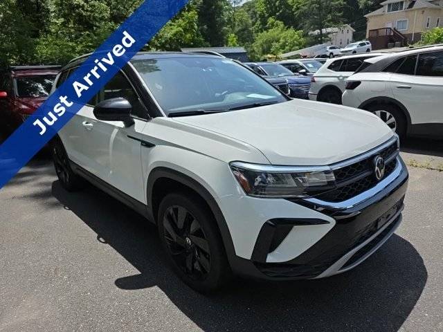2023 Volkswagen Taos SE AWD photo