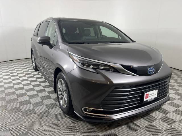 2023 Toyota Sienna Platinum AWD photo