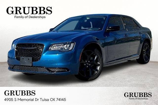 2023 Chrysler 300 Touring RWD photo