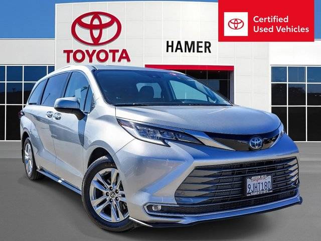 2023 Toyota Sienna Limited FWD photo