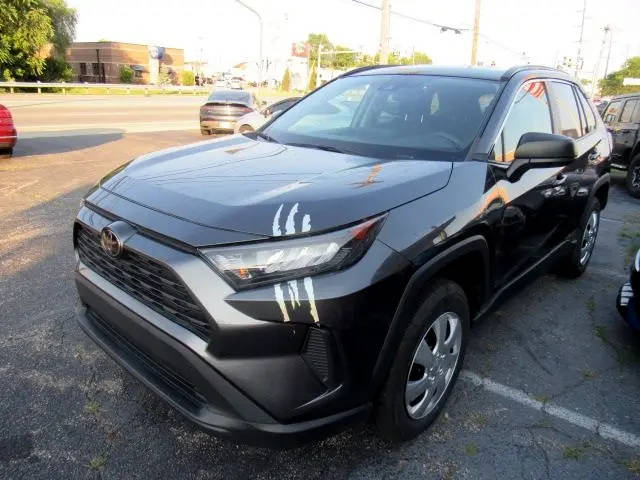 2019 Toyota RAV4 LE AWD photo