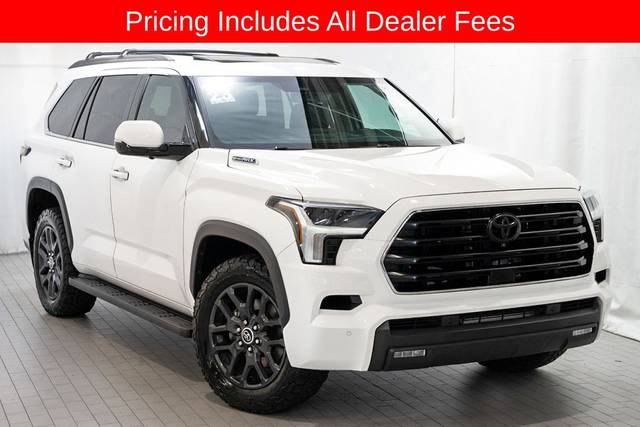 2023 Toyota Sequoia SR5 4WD photo