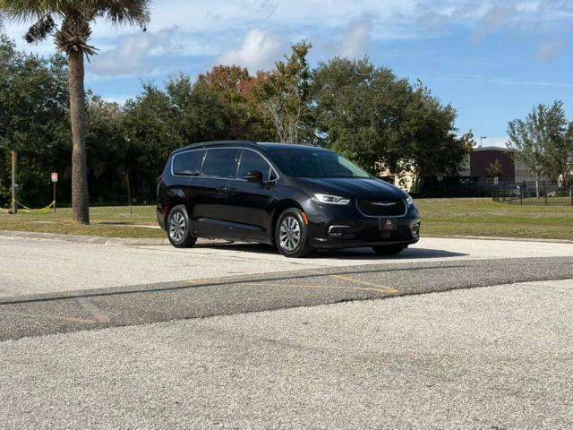 2022 Chrysler Pacifica Minivan Hybrid Touring L FWD photo