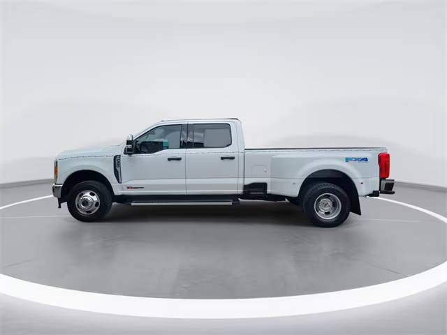 2023 Ford F-350 Super Duty XLT 4WD photo