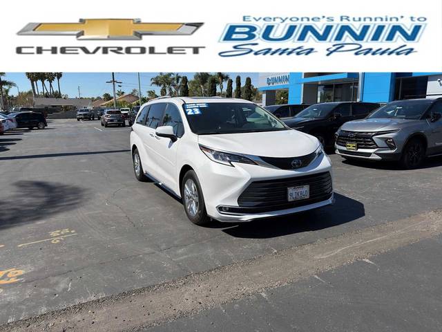 2023 Toyota Sienna Limited FWD photo