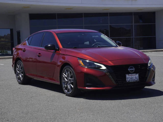 2023 Nissan Altima 2.0 SR FWD photo