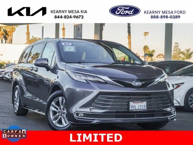 2023 Toyota Sienna Limited FWD photo