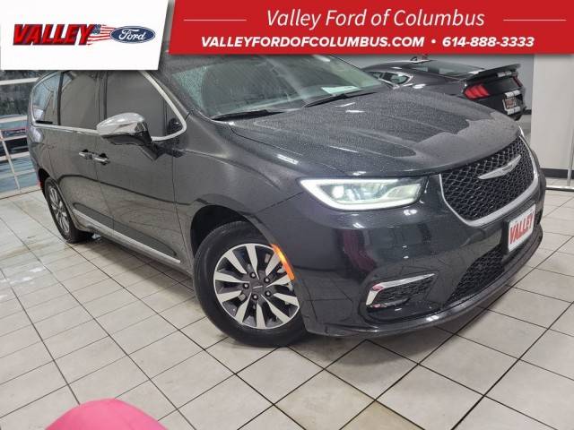 2023 Chrysler Pacifica Minivan Hybrid Limited FWD photo