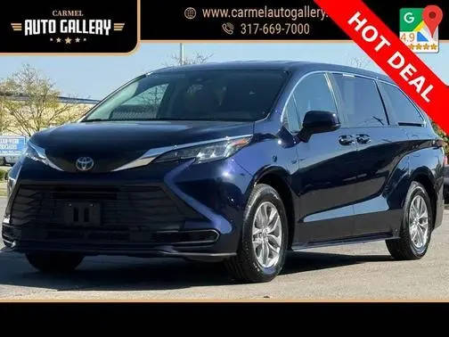 2022 Toyota Sienna LE FWD photo