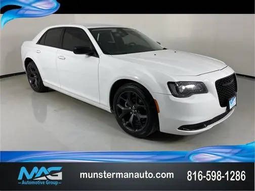 2023 Chrysler 300 Touring RWD photo