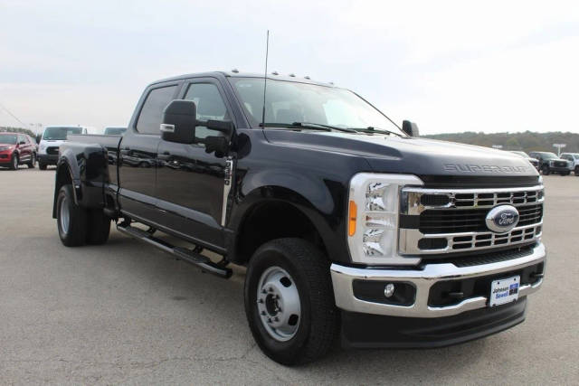 2023 Ford F-350 Super Duty XLT 4WD photo