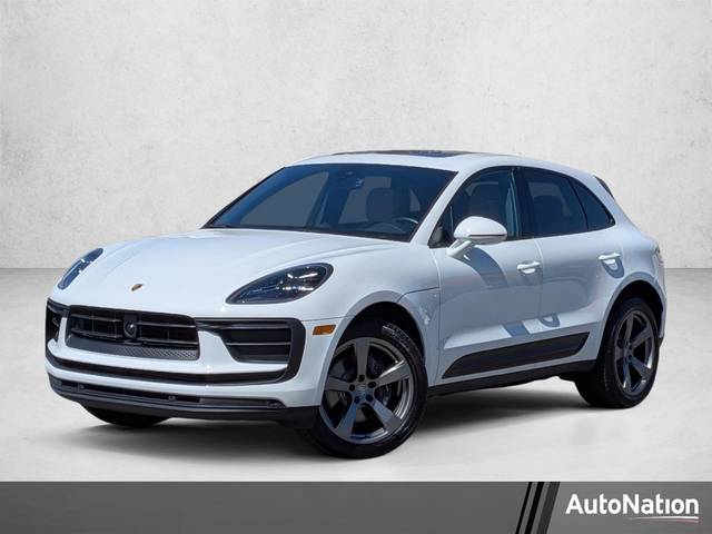 2023 Porsche Macan AWD photo