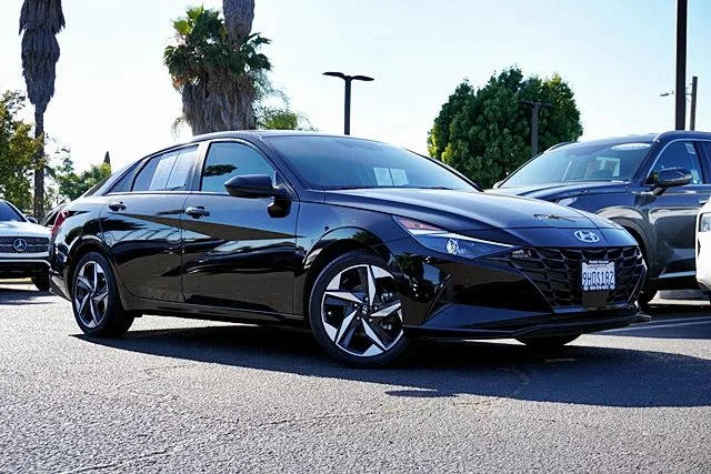 2023 Hyundai Elantra SEL FWD photo