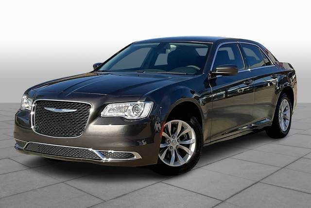 2023 Chrysler 300 Touring RWD photo