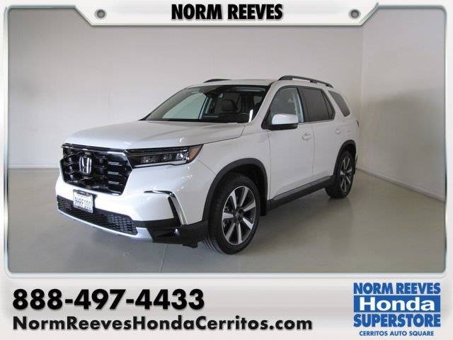 2023 Honda Pilot Touring FWD photo