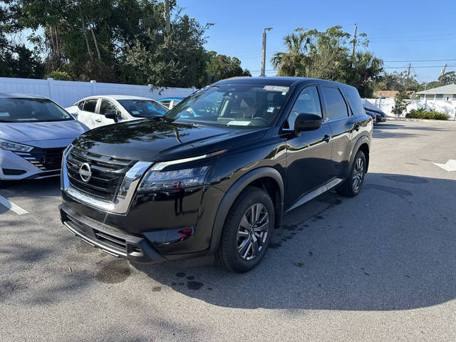 2023 Nissan Pathfinder S FWD photo