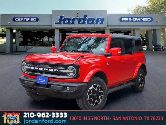 2023 Ford Bronco 4 Door Outer Banks 4WD photo