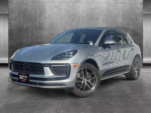 2023 Porsche Macan  AWD photo