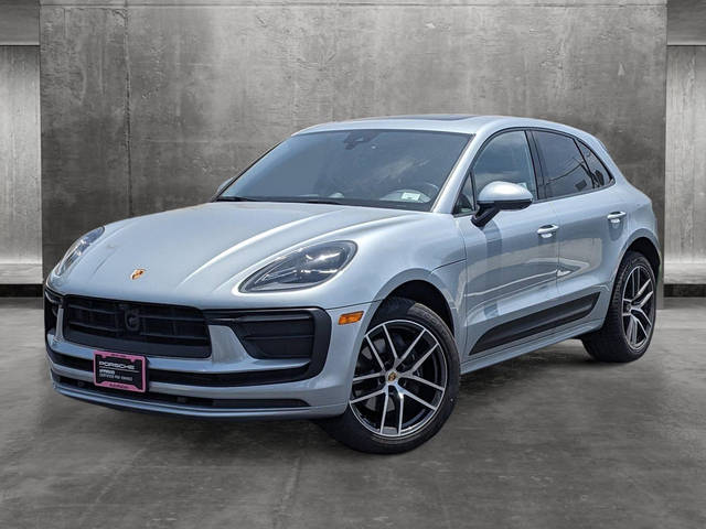 2023 Porsche Macan  AWD photo