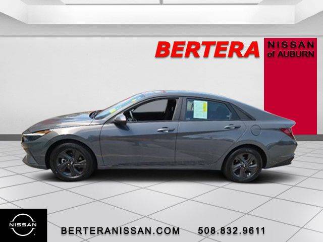 2023 Hyundai Elantra SEL FWD photo