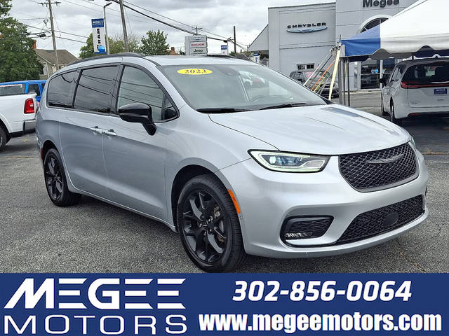 2023 Chrysler Pacifica Minivan Limited AWD photo