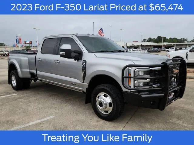 2023 Ford F-350 Super Duty LARIAT 4WD photo