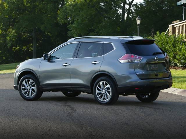 2015 Nissan Rogue SV FWD photo