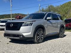 2023 Nissan Pathfinder Platinum 4WD photo