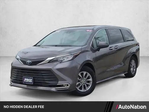 2022 Toyota Sienna XLE FWD photo