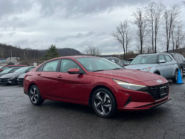 2023 Hyundai Elantra SEL FWD photo