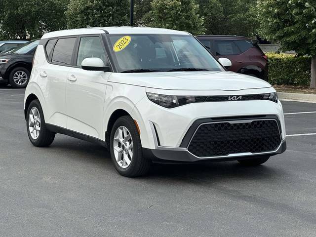 2023 Kia Soul LX FWD photo