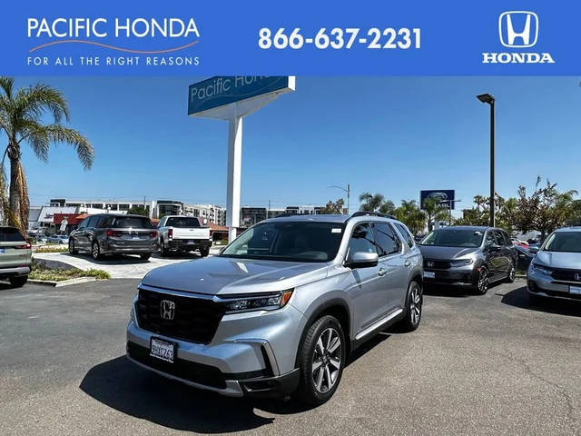 2023 Honda Pilot Touring FWD photo