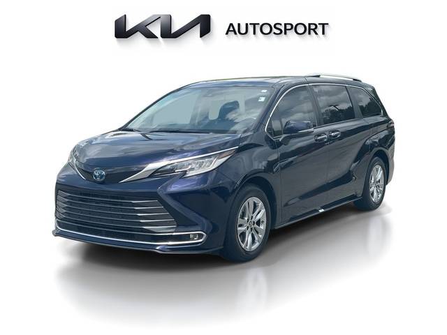 2023 Toyota Sienna Limited FWD photo